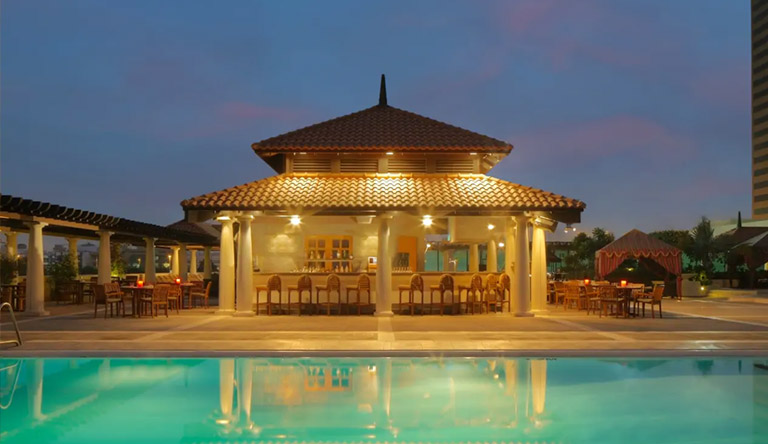 Hyatt-Regency-Pool-Bar-Dusk